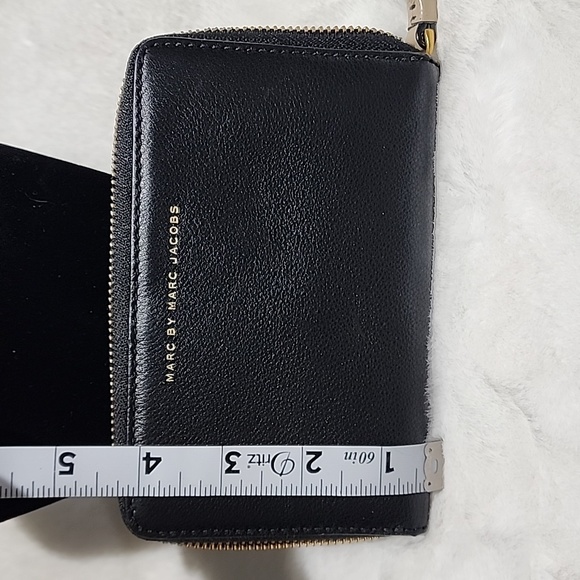 NWT Marc Jacob's Black and Cream/Tan Wallet Wristlet cell phone holder - Picture 8 of 11
